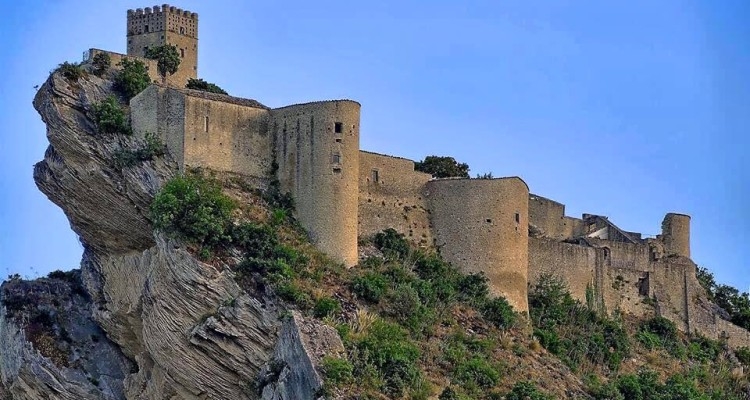 Castello Di Roccascalegno - Cosa vedere in Abruzzo
