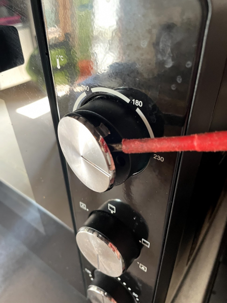 Come accedere alla regolazione termostato forno